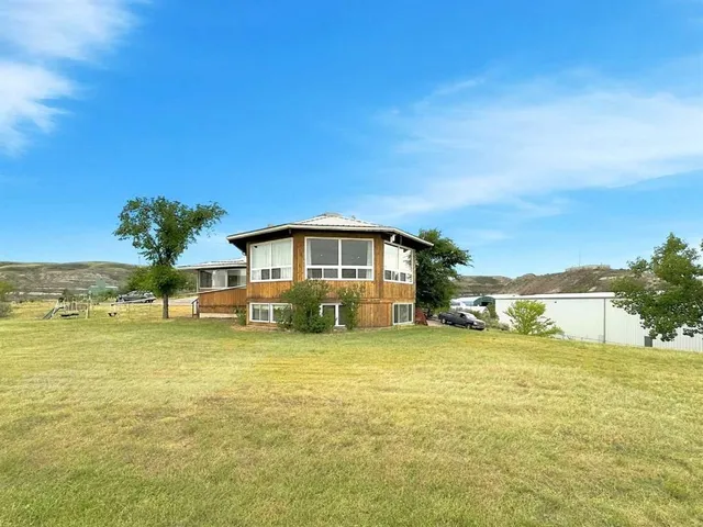 210 1 St, Drumheller 2