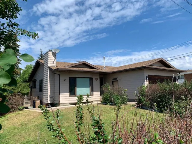 10024 103 Ave, Lac La Biche 3
