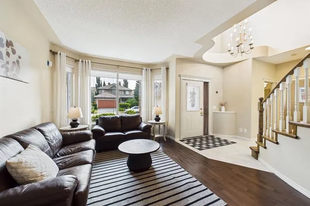 15 Royal Crest Terr, Calgary 5