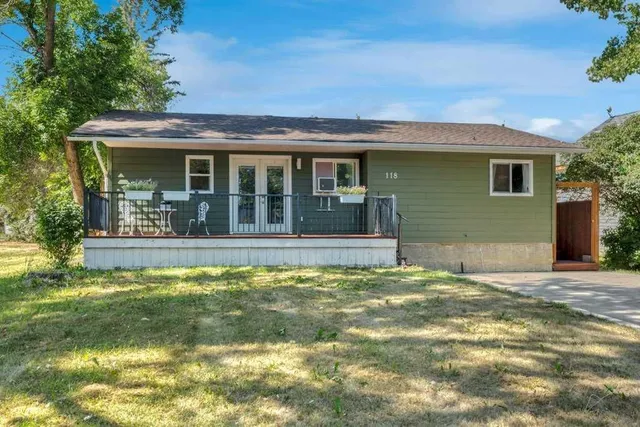 118 3rd Ave, Rockyford 3