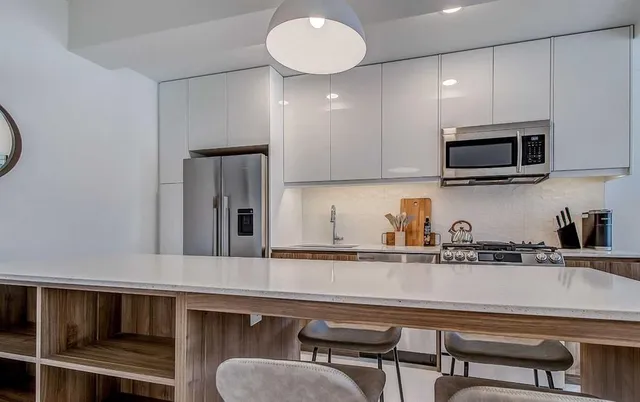 325R 9A St, Calgary 5
