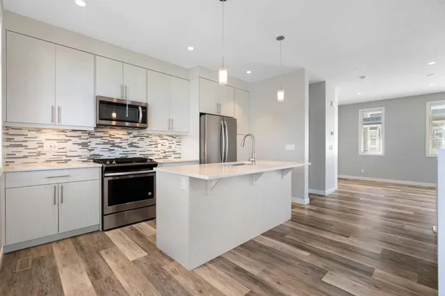124 Wentworth Row, Calgary 4
