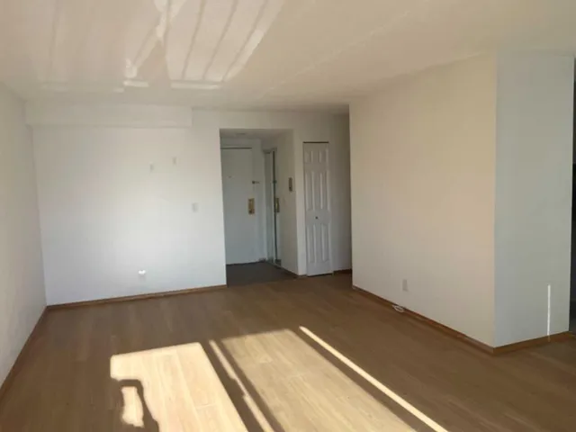 1113 37 St #301, Calgary 4