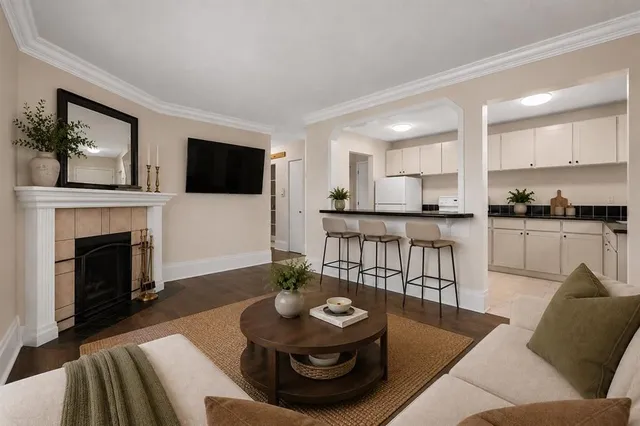 1817 11 Ave #301, Calgary 2