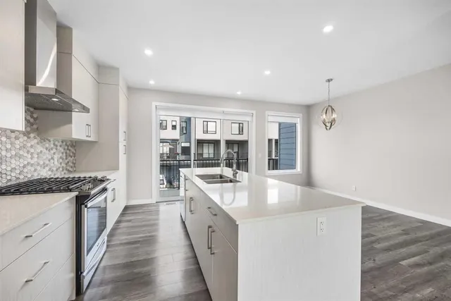 615 Evanston Link, Calgary 5