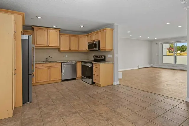 333 Garry Cres #414, Calgary 5