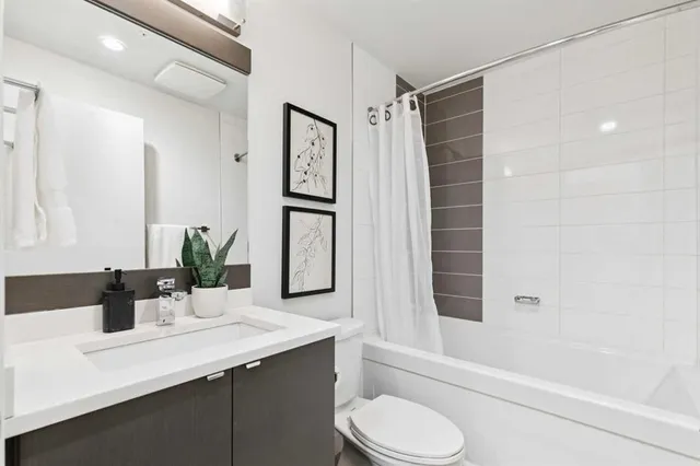 323 20 Ave #208, Calgary 3