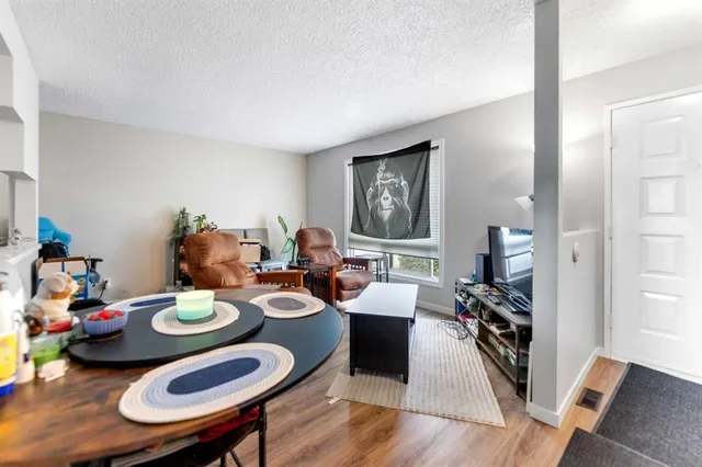 67 Falchurch Cres, Calgary 5
