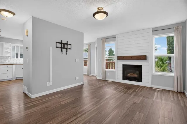 56 Silver Creek Blvd, Airdrie 4