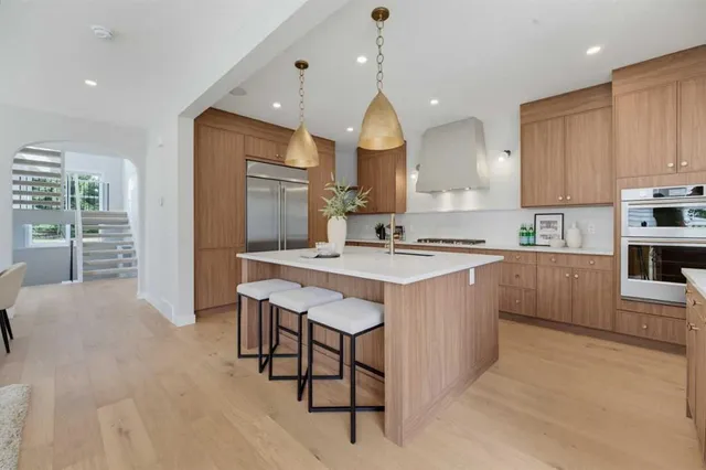 4612 Grove Hill Rd, Calgary 3