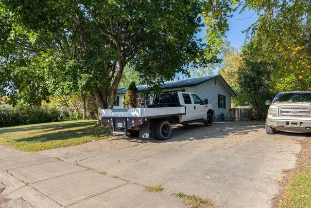 54 Birch Rd, Fort McMurray 2