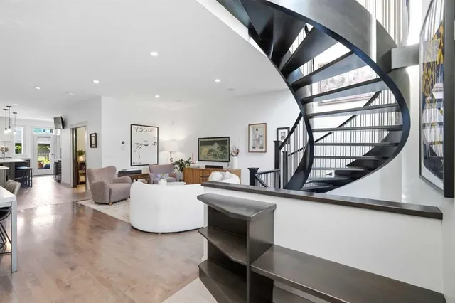 2042 49 Ave, Calgary 2