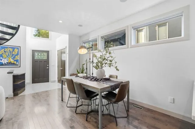2042 49 Ave, Calgary 3