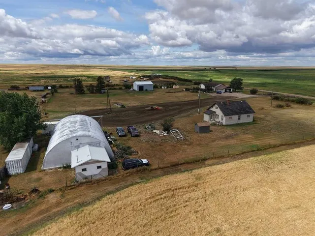 1229 TWP RD 174, Hilda 3