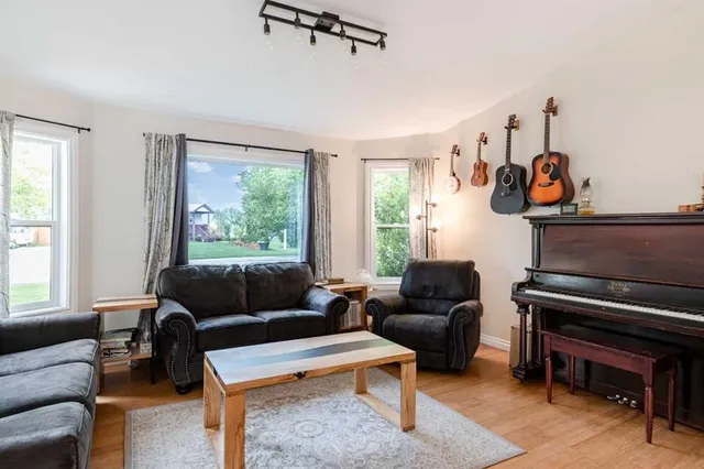10602 101 Ave, Hythe 5