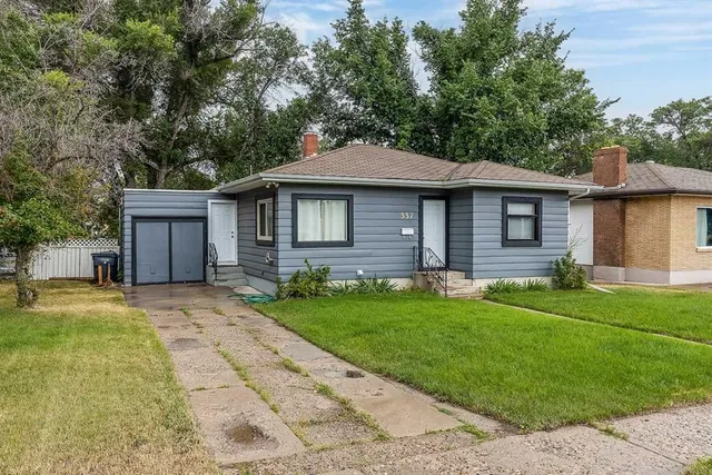 337 4 St, Medicine Hat 2