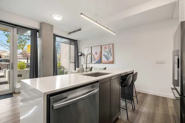 323 9A St, Calgary 5