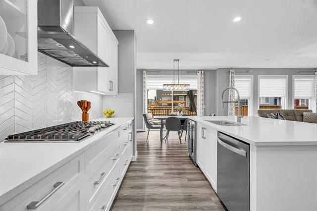 49 Creekside Ave, Calgary 5