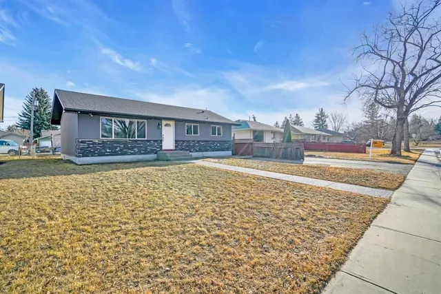 2046 33 St, Calgary 2