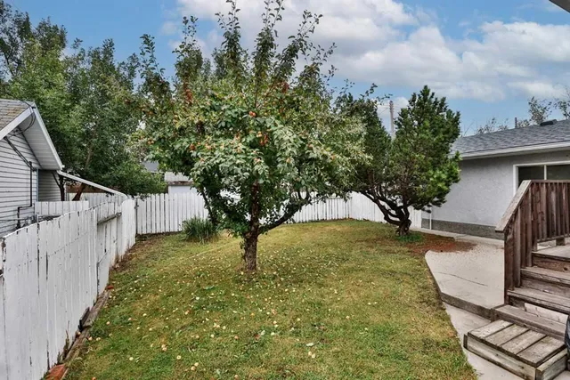 527 2 St, Vulcan 4