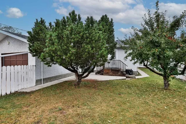 527 2 St, Vulcan 5