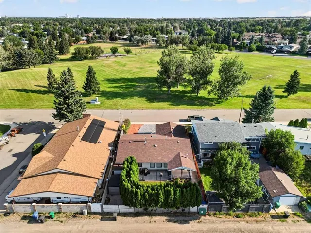 3606 Spruce Dr, Lethbridge 4