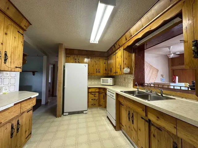 5613 48 Ave, Ponoka 5