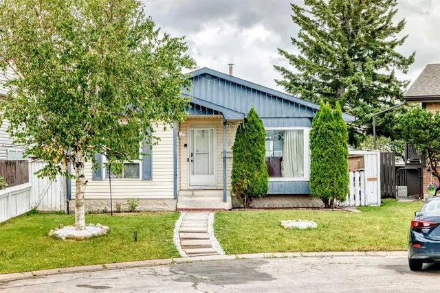 60 Falmere Crt, Calgary 2