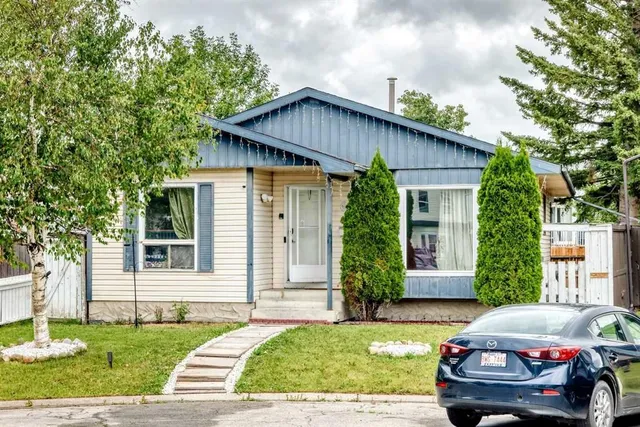 60 Falmere Crt, Calgary 3