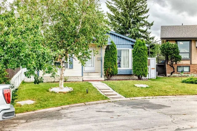 60 Falmere Crt, Calgary 4