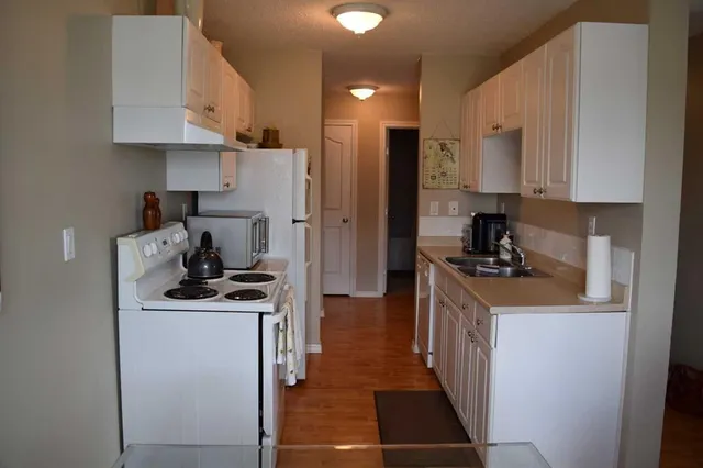 4904 54 St #305, Red Deer 5