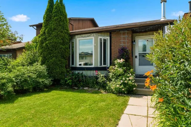 4227 49 St, Calgary 5