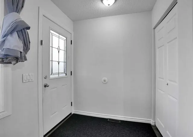 896 Rundlecairn Way, Calgary 4