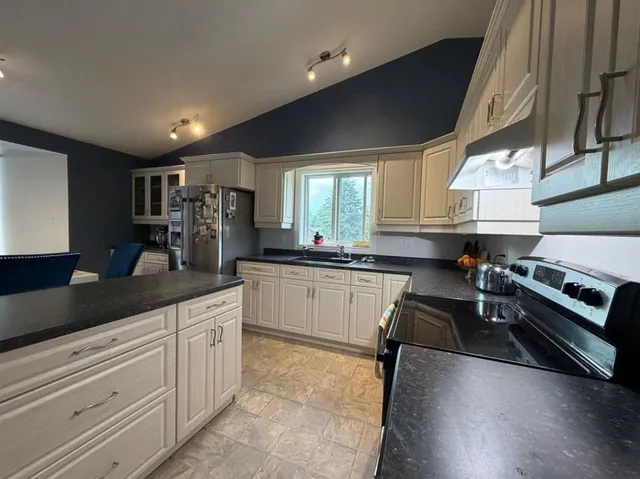 708 6 St, Smith 5