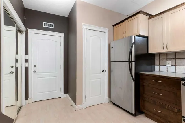 1606 4 St #103, Calgary 3