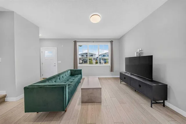 1044 West Lakeview Dr, Chestermere 4