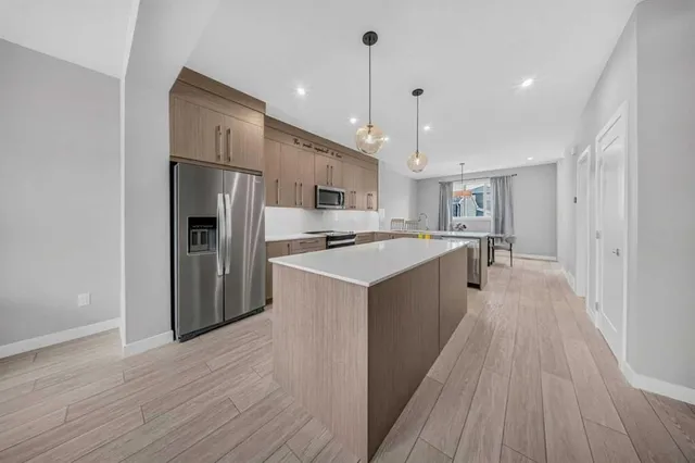 1044 West Lakeview Dr, Chestermere 5