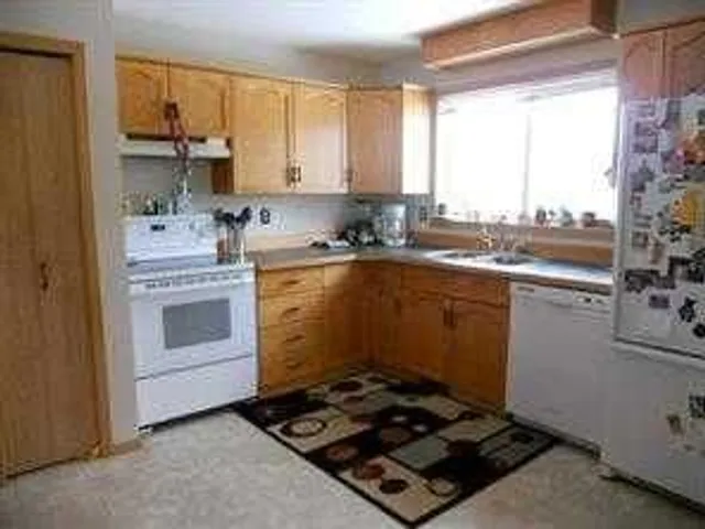 806 8 Ave, Fox Creek 3
