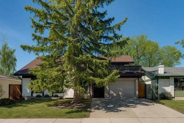 12 Oakvale Pl, Calgary