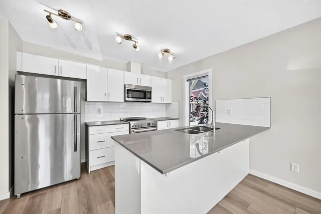 428 Cranbrook Sq, Calgary 4