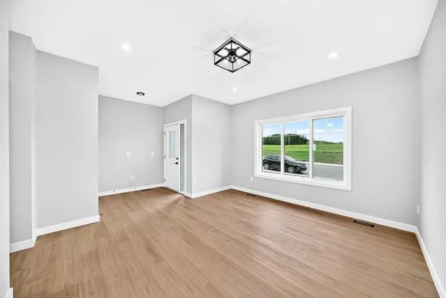 1915 Mccaskill Dr, Crossfield 5