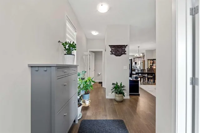 917 West Lakeview Dr, Chestermere 4