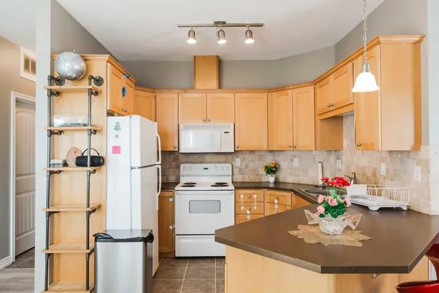 9225 LAKELAND DR #203, Grande Prairie 4
