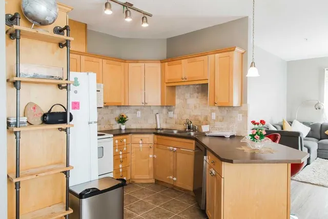 9225 LAKELAND DR #203, Grande Prairie 5