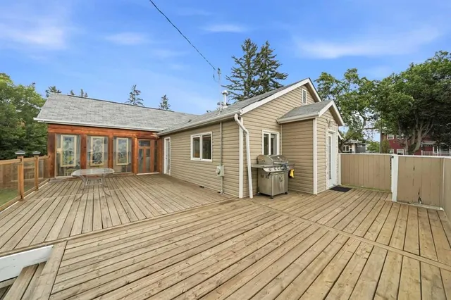 3742 44 Ave, Red Deer 5