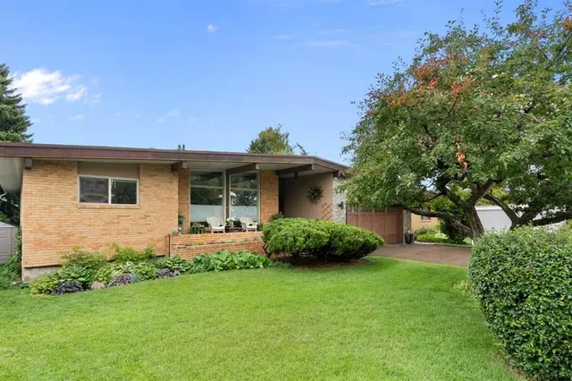 43 Cromwell Ave, Calgary 2