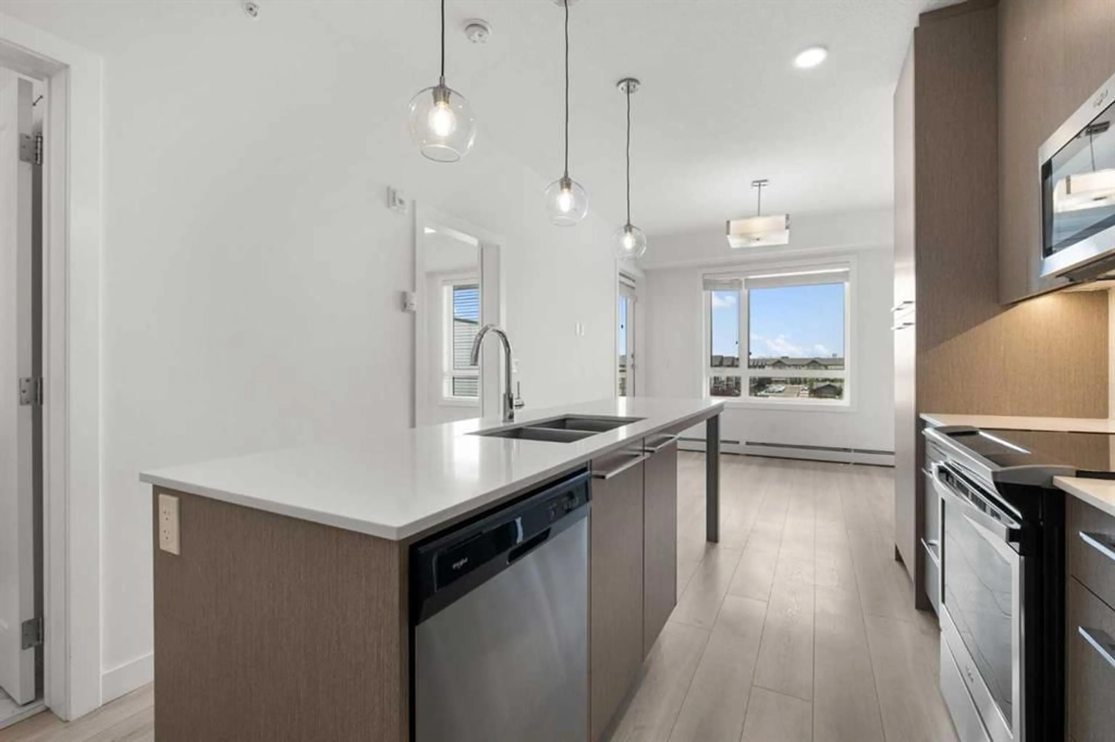 pillar/IMG-A2337805_2.jpg