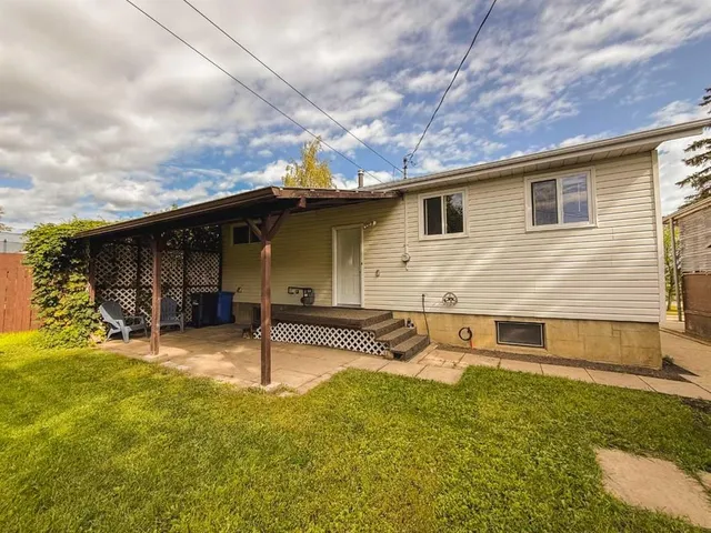 5104 46 Ave, Spirit River 4