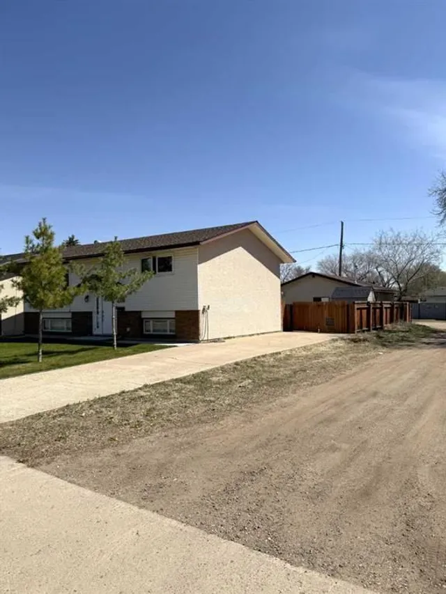 1539 4 Ave, Medicine Hat 2