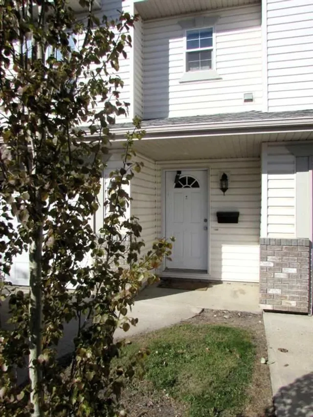 15 Kerry Wood Mews, Red Deer 2